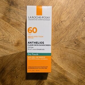 La Roche-Posay Anthelios Clear Skin Sunscreen SPF 60